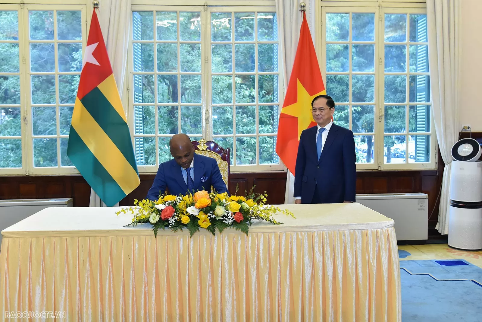 Vietnam, Togo Foreign Ministers hold talks to develop relations in effective, substantive manner