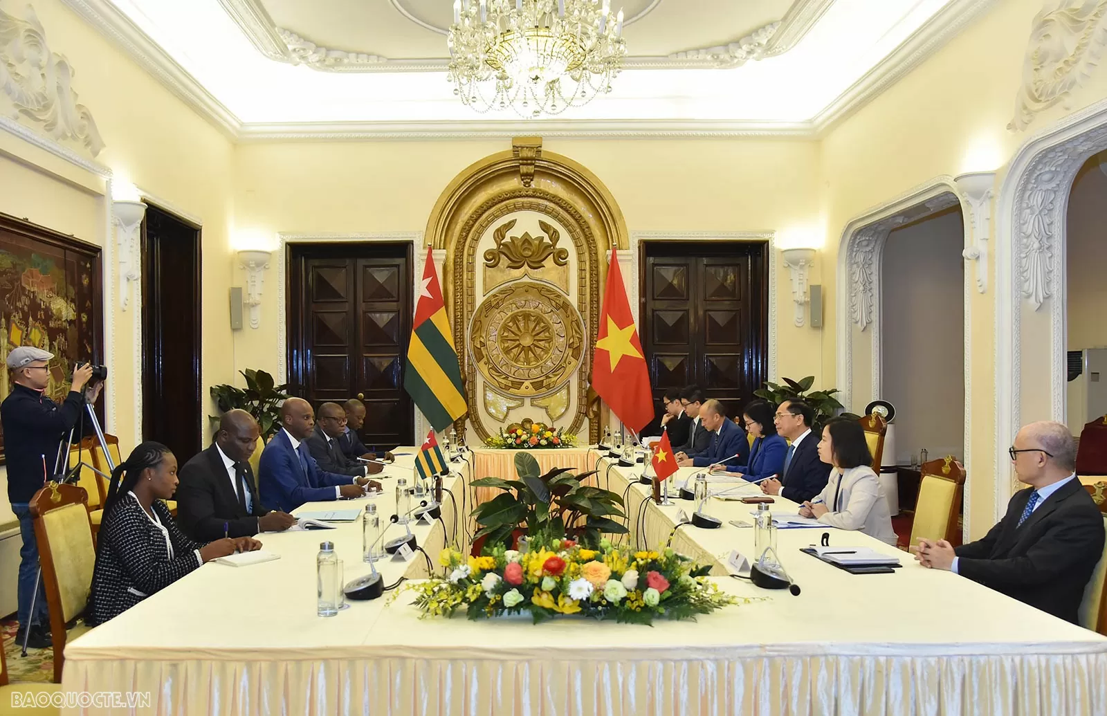 Vietnam, Togo Foreign Ministers hold talks to develop relations in effective, substantive manner