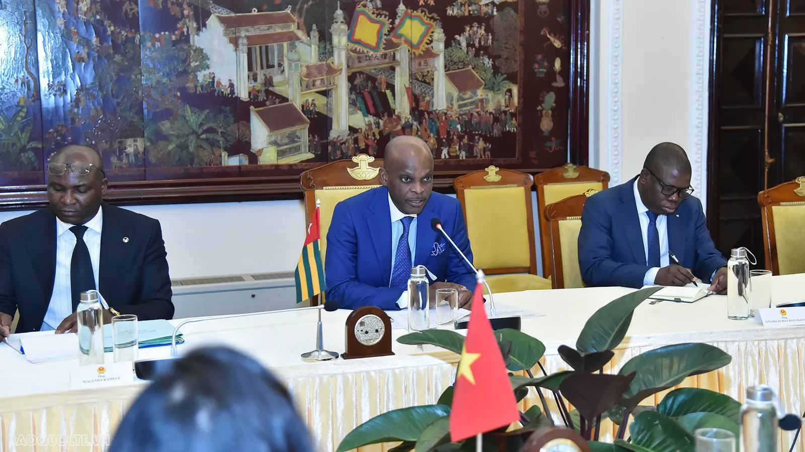 Vietnam, Togo Foreign Ministers hold talks to develop relations in effective, substantive manner