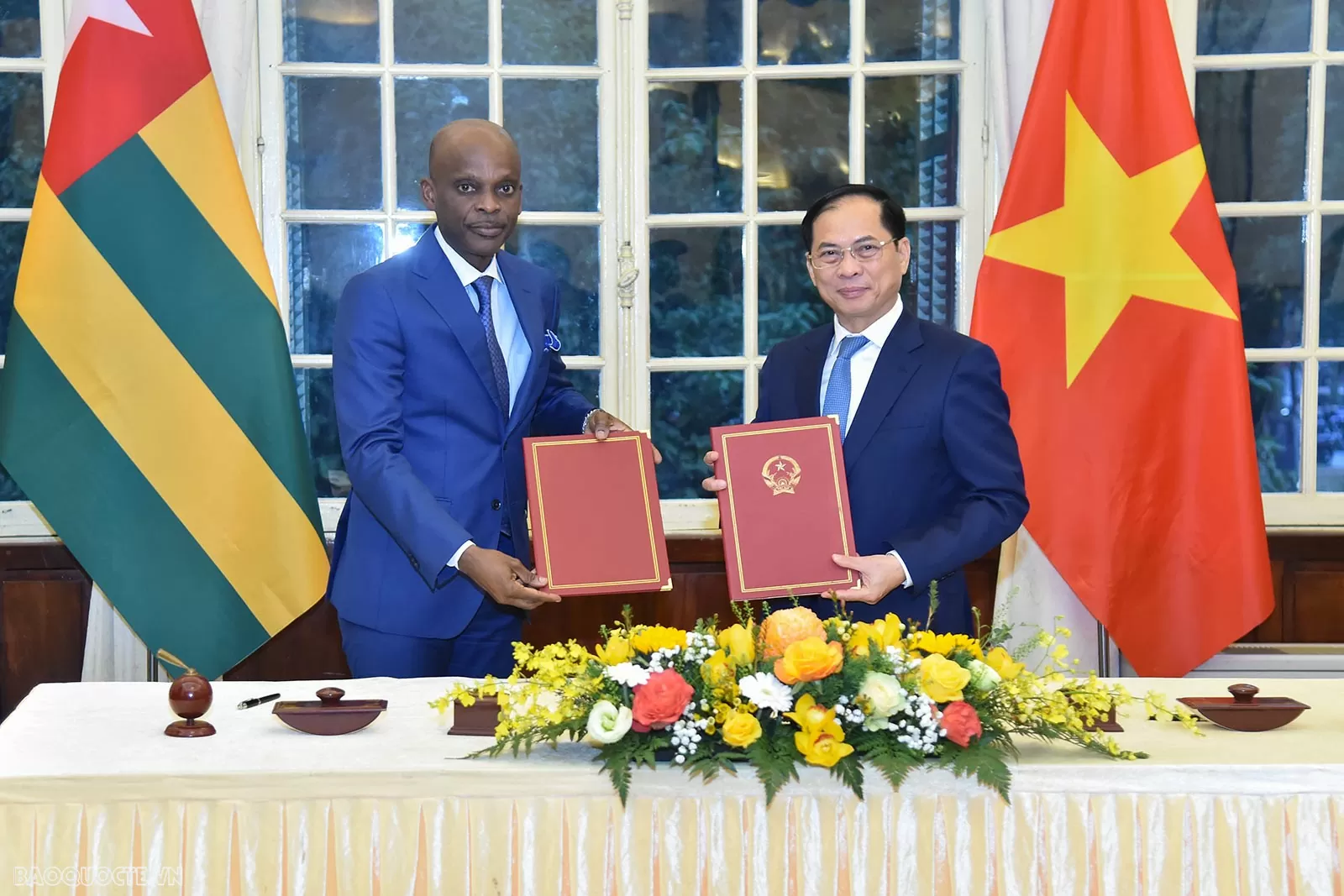 Vietnam, Togo Foreign Ministers hold talks to develop relations in effective, substantive manner