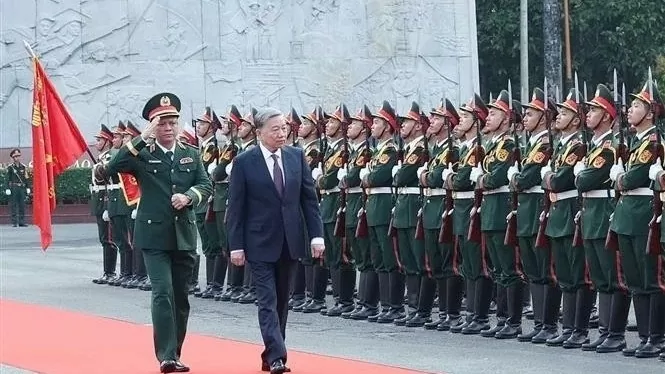 General Secretary To Lam visits Military Region 7