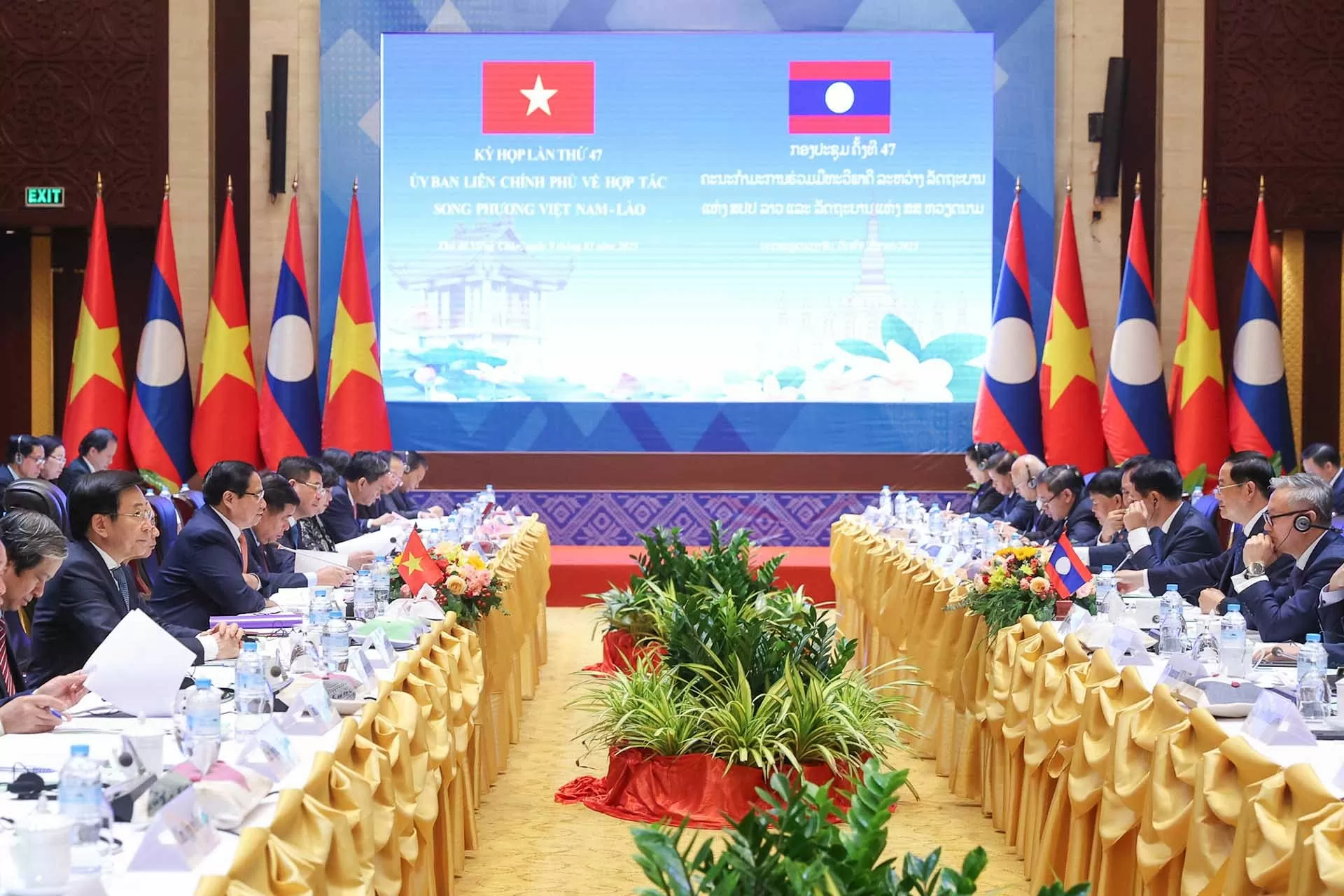 Thủ tướng Phạm Minh Chính và Thủ tướng Sonexay Siphandone đồng chủ trì Kỳ họp lần thứ 47 Ủy ban liên Chính phủ Việt Nam-Lào