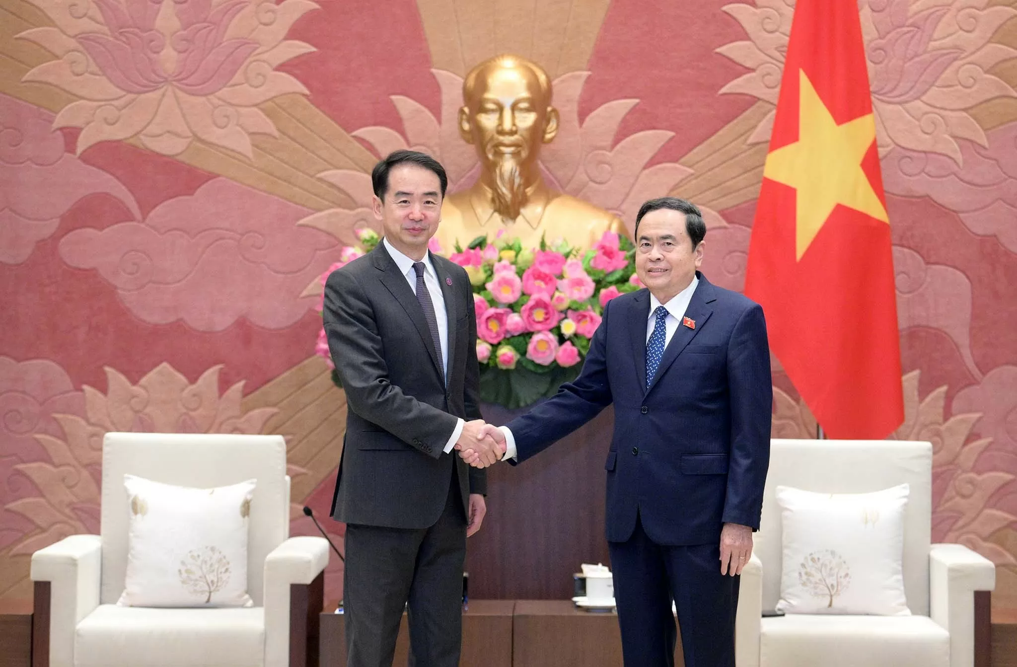 NA Chairman Tran Thanh Man receives Chinese Ambassador