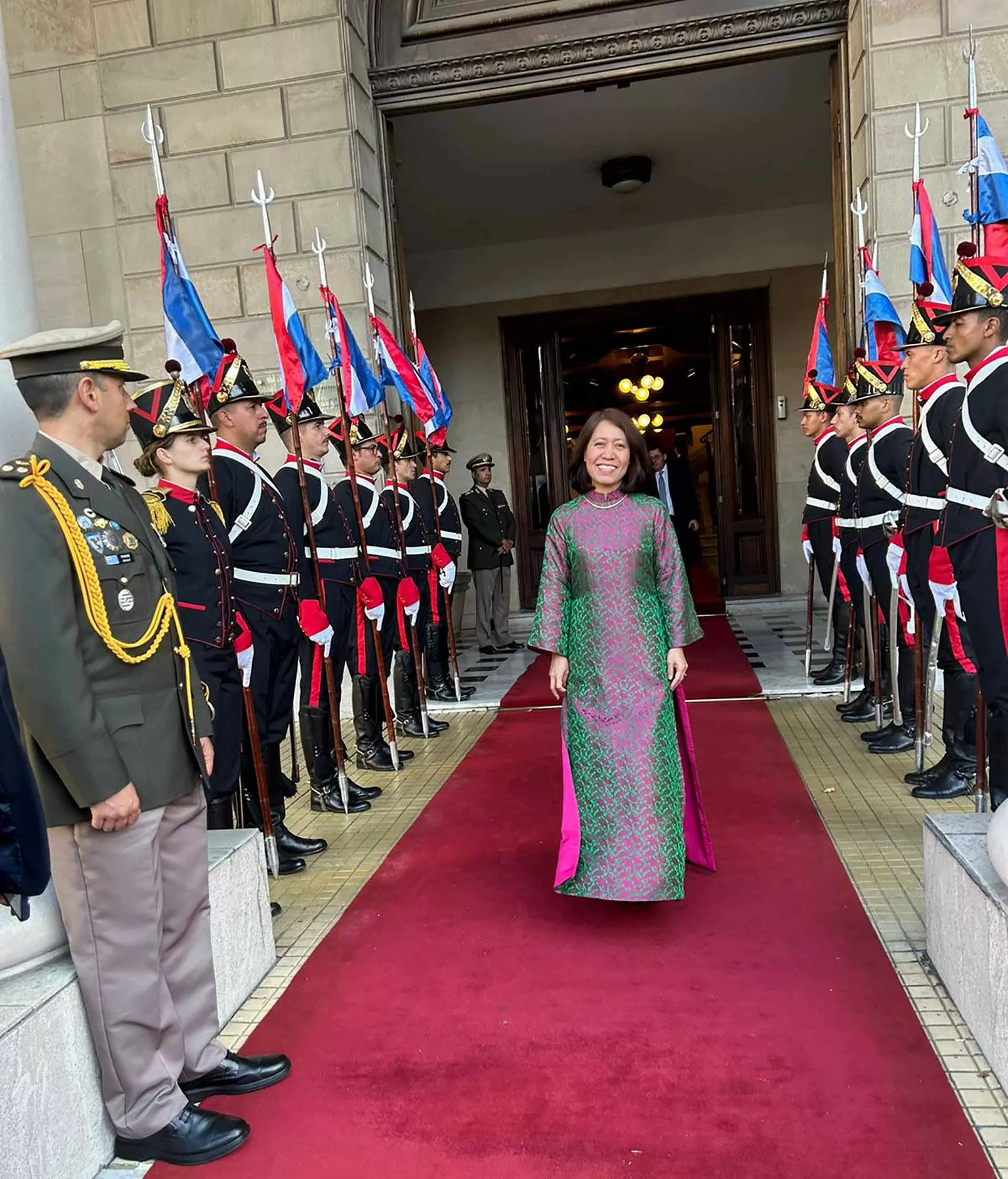 Đại sứ Ngô Minh Nguyệt trình Thư ủy nhiệm lên Tổng thống Uruguay Luis Lacalle Pou