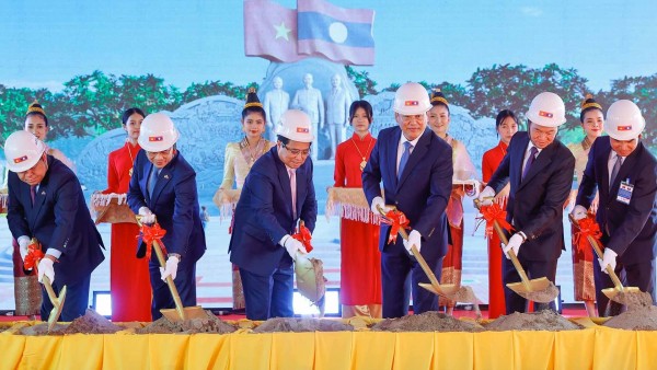 Vietnam, Laos Prime Ministers attend groundbreaking ceremony for Friendship Park