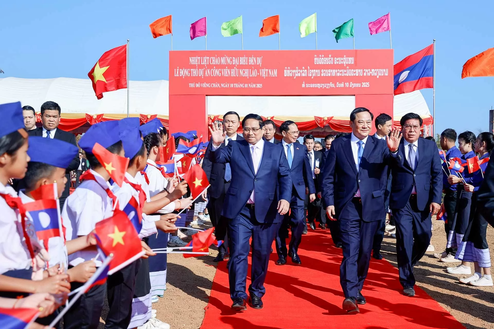 Vietnam, Laos Prime Ministers Pham Minh Chinh mark start of work on Friendship Park