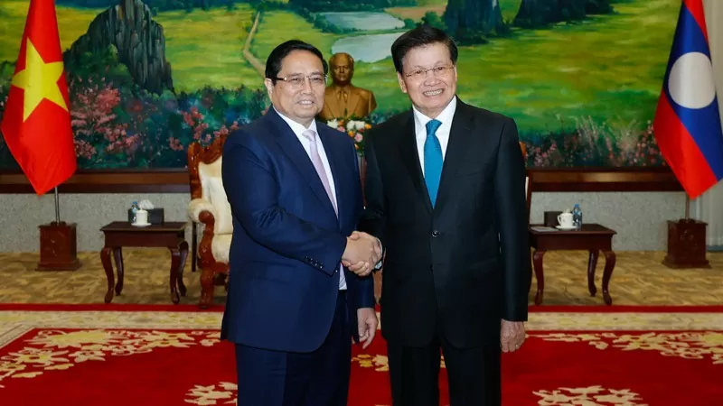 PM Pham Minh Chinh meets with top Lao leader Thongloun Sisoulith in Vientiane