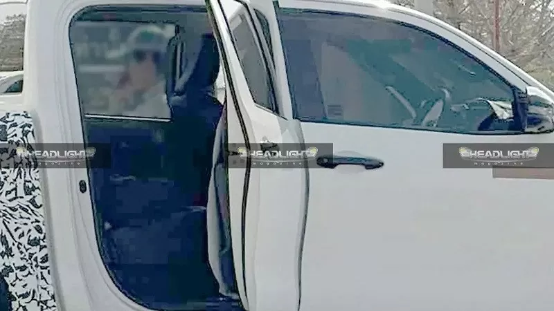 Bán tải Toyota Hilux 2025 chính thức lộ diện tại Thái Lan