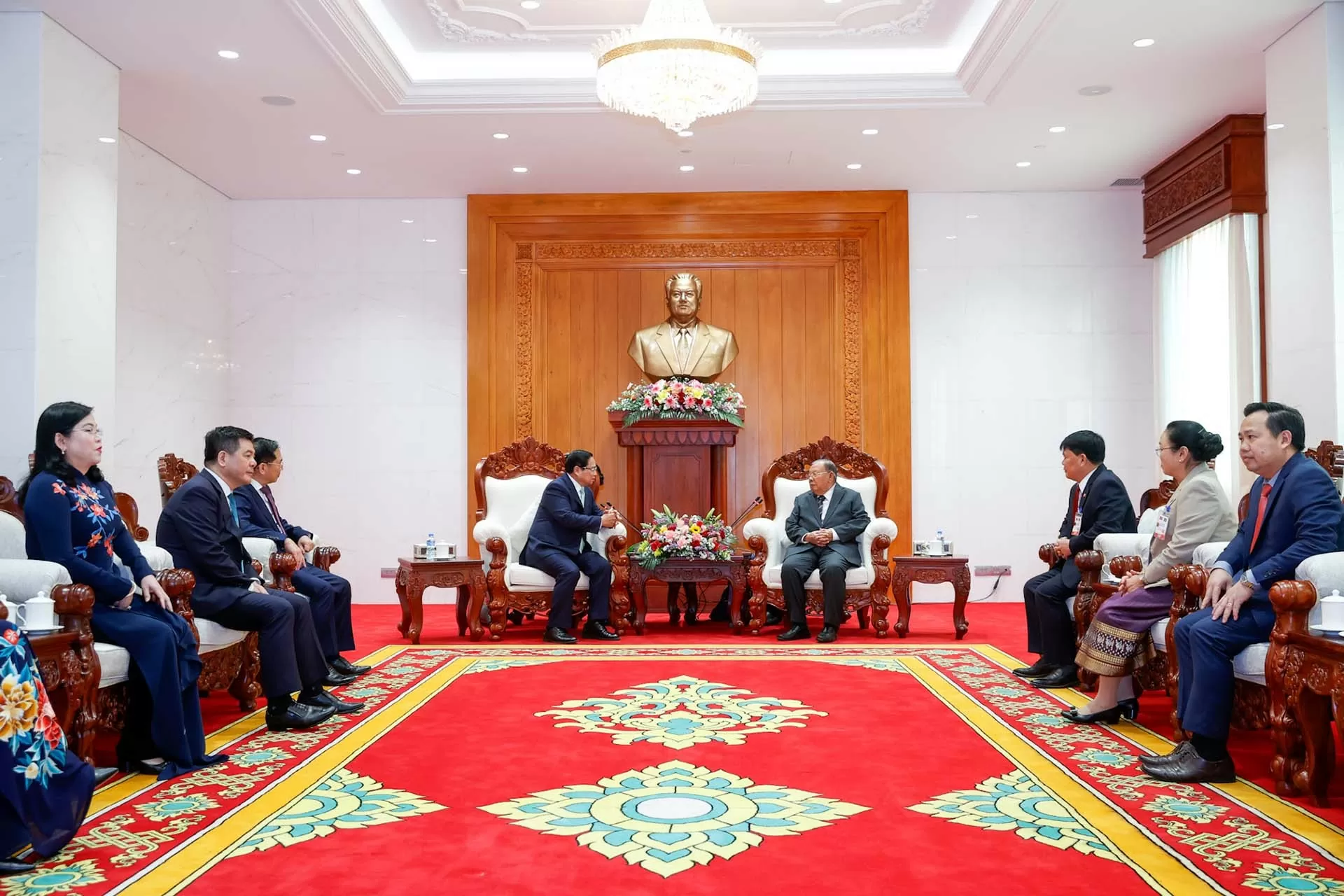 Thủ tướng Phạm Minh Chính gặp các nguyên Lãnh đạo cấp cao Lào Thủ tướng Phạm Minh Chính gặp các nguyên Lãnh đạo cấp cao Lào
