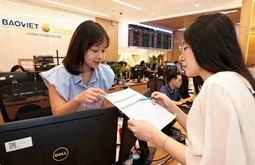 Retail investors net buy over 3 billion USD on stock market last year