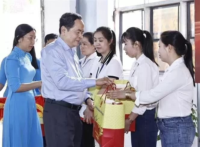 NA Chairman Tran Thanh Man visits, presents Tet gifts to the poor, policy beneficiaries in Hau Giang