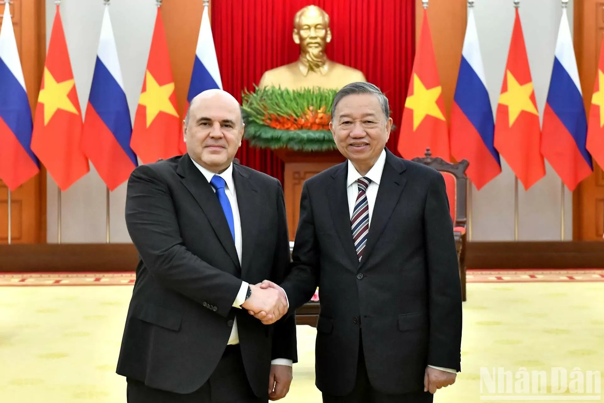 Party leader receives Russian Prime Minister