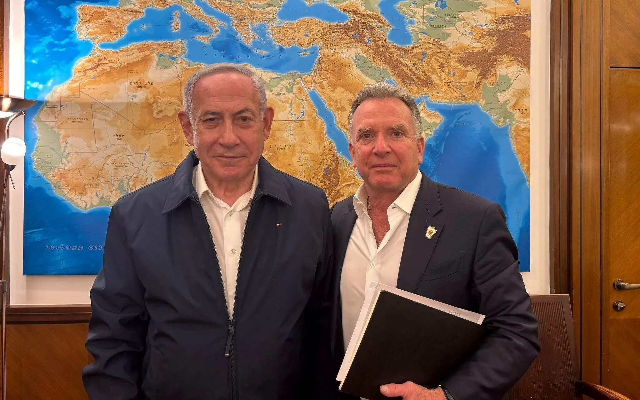Thủ tướng Benjamin Netanyahu (trái) gặp đặc phái viên Trung Đông của Tổng thống đắc cử Hoa Kỳ Donald Trump, Steve Witkoff tại văn phòng của ông ở Jerusalem, ngày 11 tháng 1 năm 2025. (Người phát ngôn Văn phòng Thủ tướng) Thủ tướng Benjamin Netanyahu (trái) gặp đặc phái viên Trung Đông của Tổng thống đắc cử Hoa Kỳ Donald Trump, Steve Witkoff tại văn phòng của ông ở Jerusalem, ngày 11 tháng 1 năm 2025. (Người phát ngôn Văn phòng Thủ tướng)