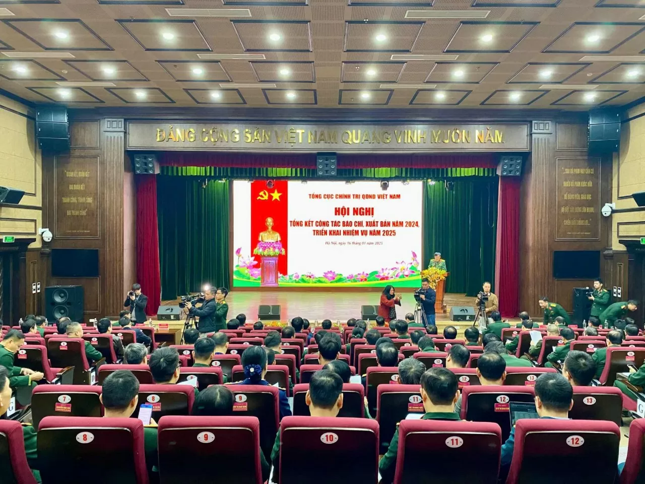 Báo Thế giới và Việt Nam vinh dự nhận Bằng khen của Chủ nhiệm Tổng cục Chính trị QĐND Báo Thế giới và Việt Nam vinh dự nhận Bằng khen của Chủ nhiệm Tổng cục Chính trị QĐND