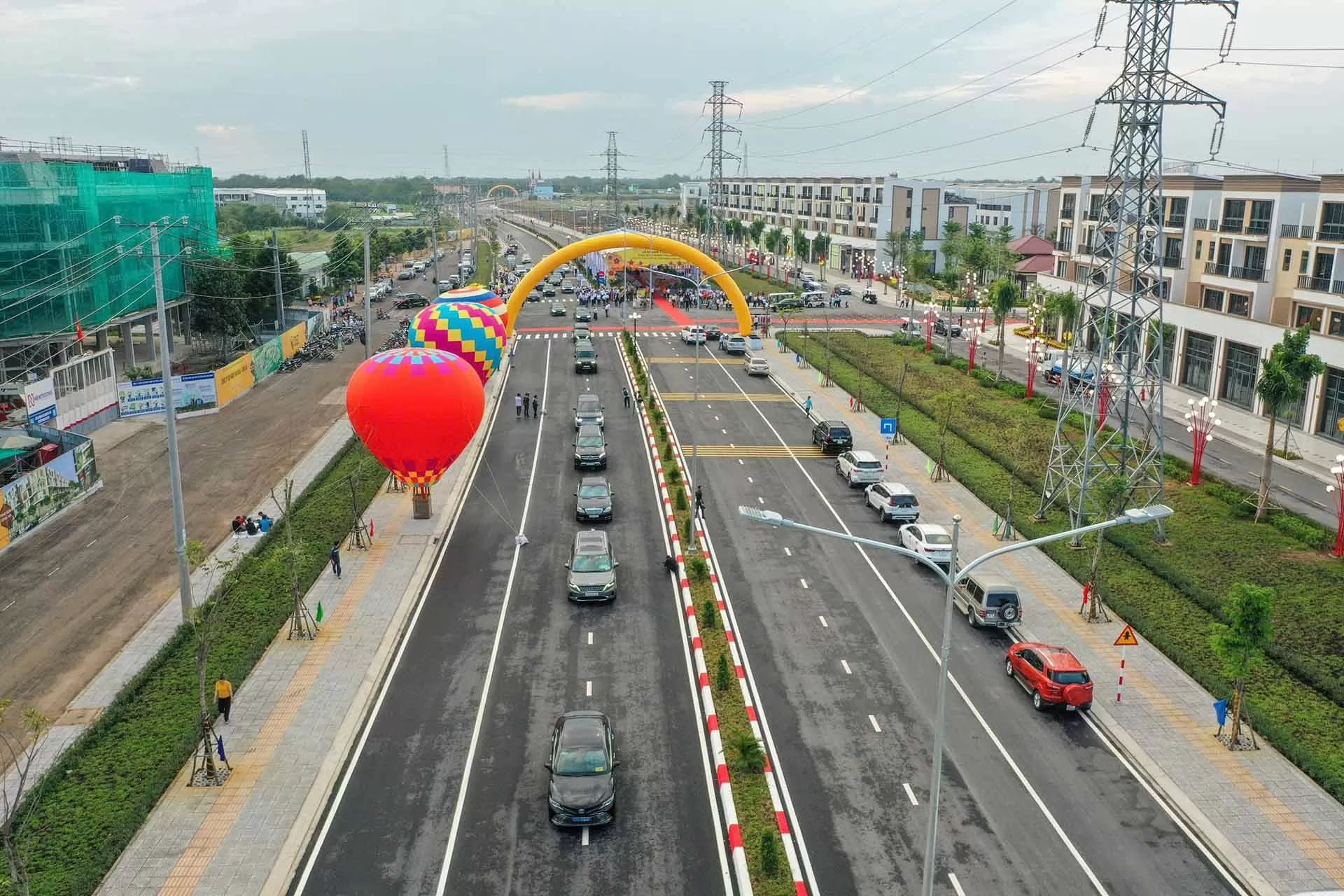 Đường tỉnh 826E (Ấp 3 Long Hậu) đoạn từ ĐT.826C đến mép nhựa đường Long Hậu chính thức thông xe và đưa vào sử dụng. Đường tỉnh 826E (Ấp 3 Long Hậu) đoạn từ ĐT.826C đến mép nhựa đường Long Hậu chính thức thông xe và đưa vào sử dụng.