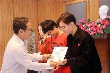 HCM City presents health insurance cards to impoverished people ahead of Tet