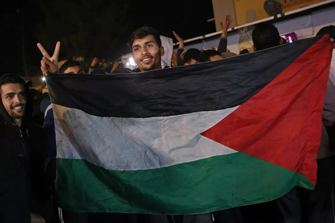Niềm hân hoan của hàng nghìn người trên khắp Dải Gaza sau thoả thuận ngừng bắn. (Nguồn: AFP) Niềm hân hoan của hàng nghìn người trên khắp Dải Gaza sau thoả thuận ngừng bắn. (Nguồn: AFP)