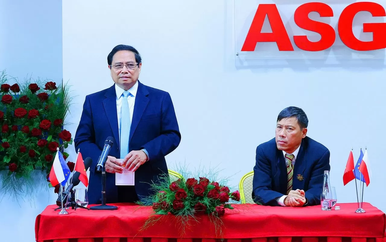 Prime Minister Pham Minh Chinh visits ASG trade centre, concludes Poland trip