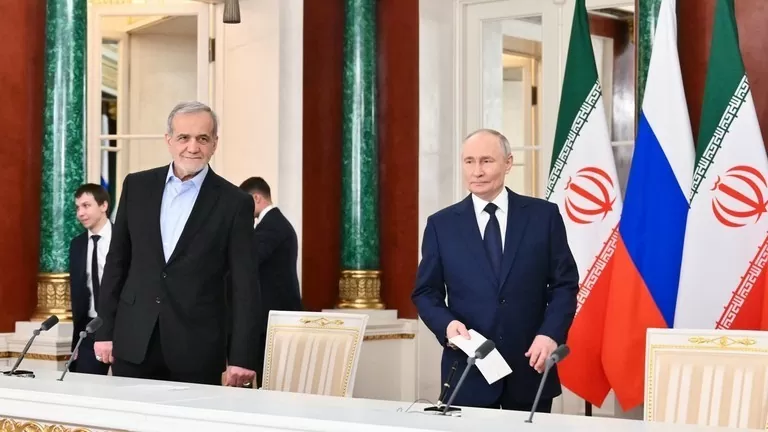 Ảnh ấn tượng: Nga sắp bơm khí đốt đến Iran, ông Biden cảnh báo ‘tập trung quyền lực’ vào số ít cá nhân, Mỹ đếm ngược tới lễ nhậm chức của ông Trump