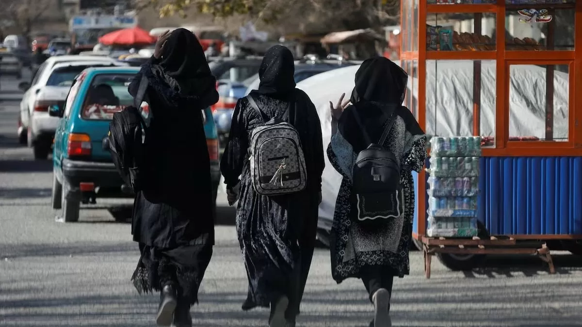 Chính quyền Taliban vấp phải chỉ trích công khai mạnh mẽ nội bộ về việc mở lại trường học nữ