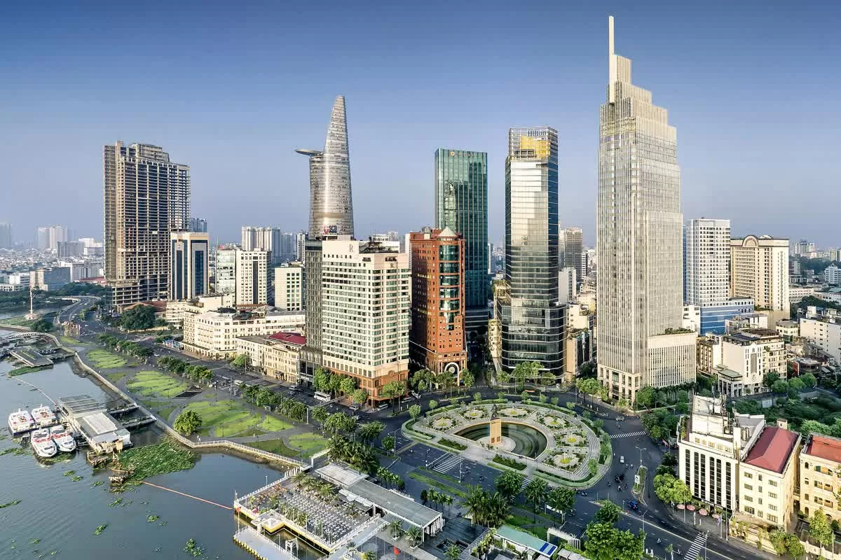 Khu vực quận 1 với nhiều tòa nhà văn phòng được xem có nhiều lợi thế để hình thành trung tâm tài chính quốc tế - Ảnh: VĂN TRUNG