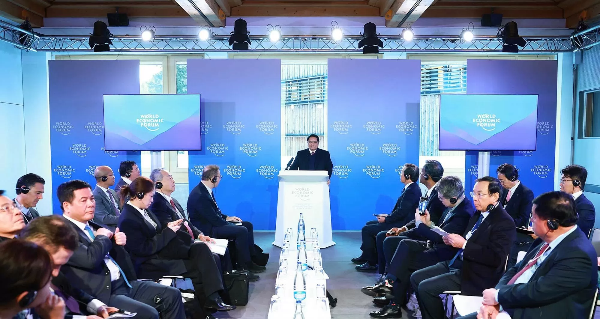 PM addresses WEF’s country strategic dialogue on Vietnam