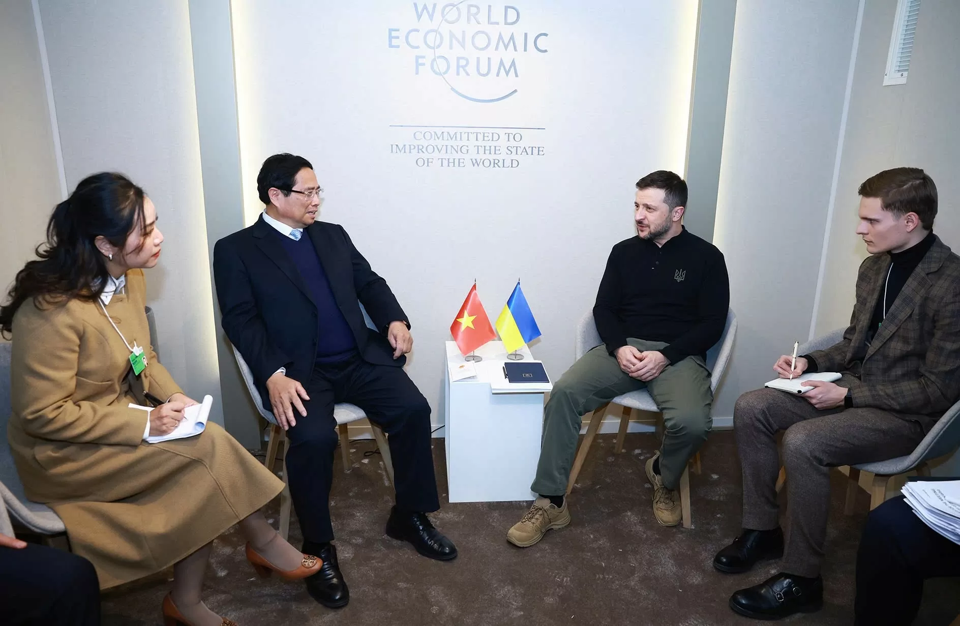 PM Pham Minh Chinh meets with Ukrainian President on occasion of WEF meeting