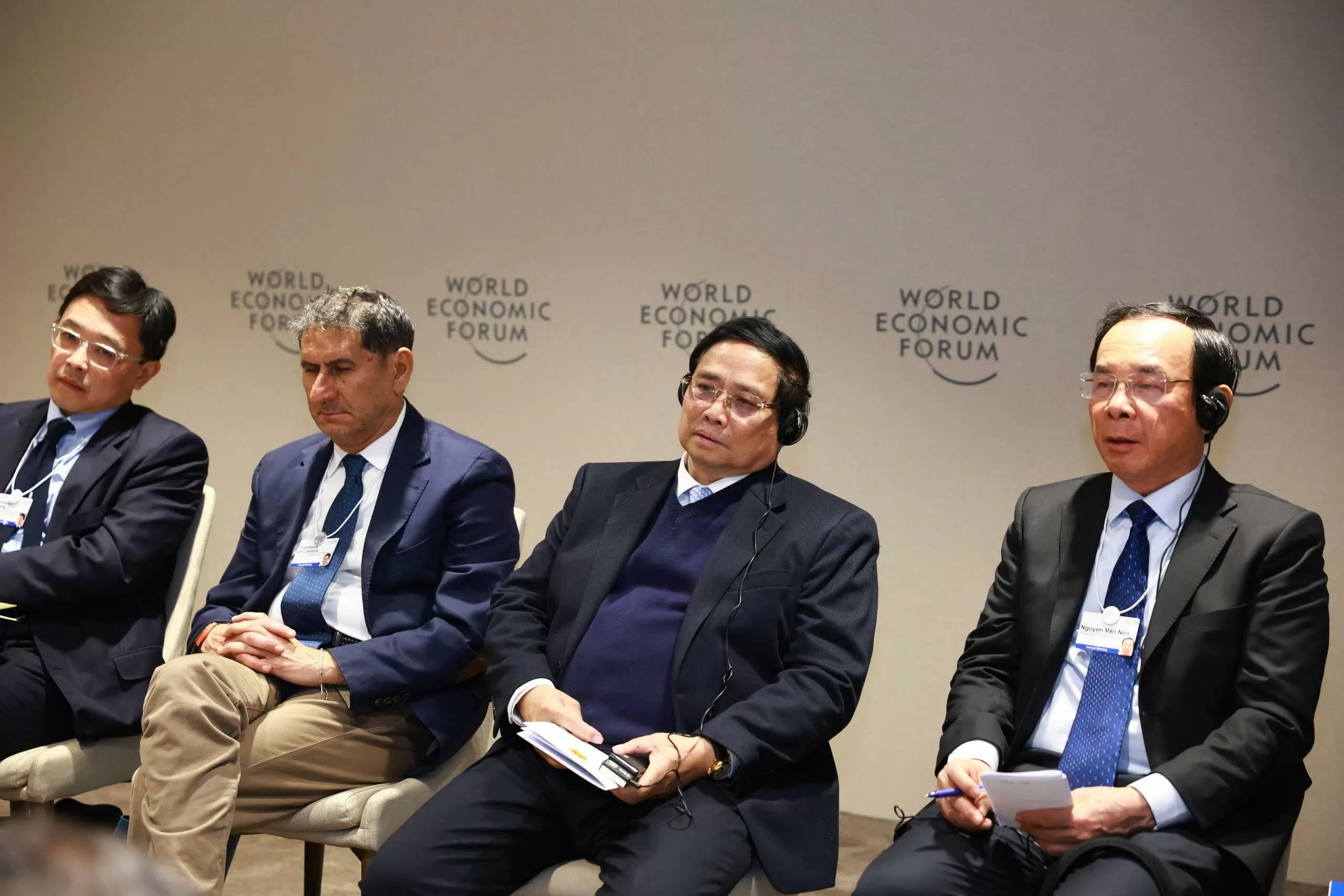 PM addresses seminar on global trade, development in smart era in Davos