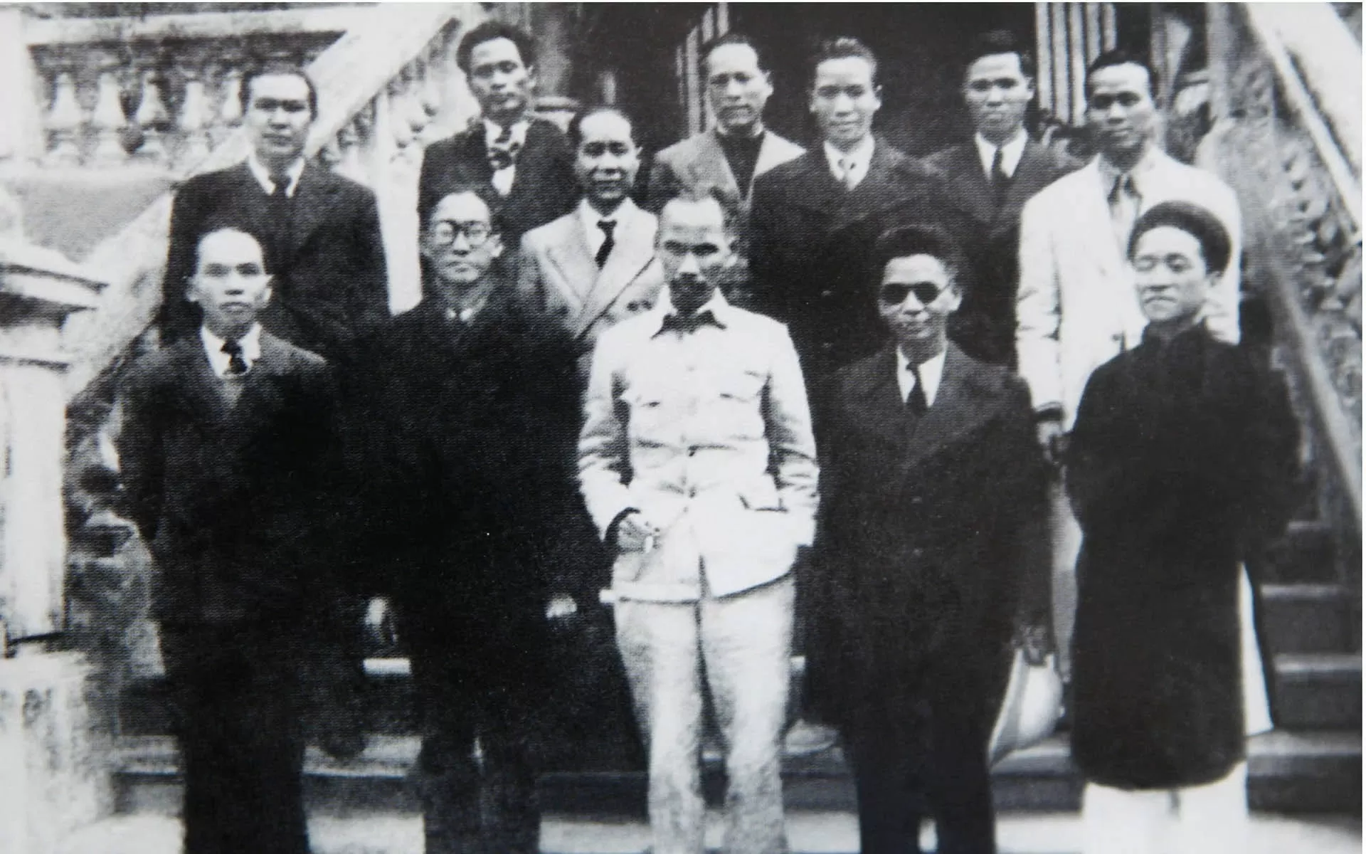 Chủ tịch Hồ Chí Minh và một số thành viên Chính phủ lâm thời, tháng 9/1945. (Ảnh tư liệu)