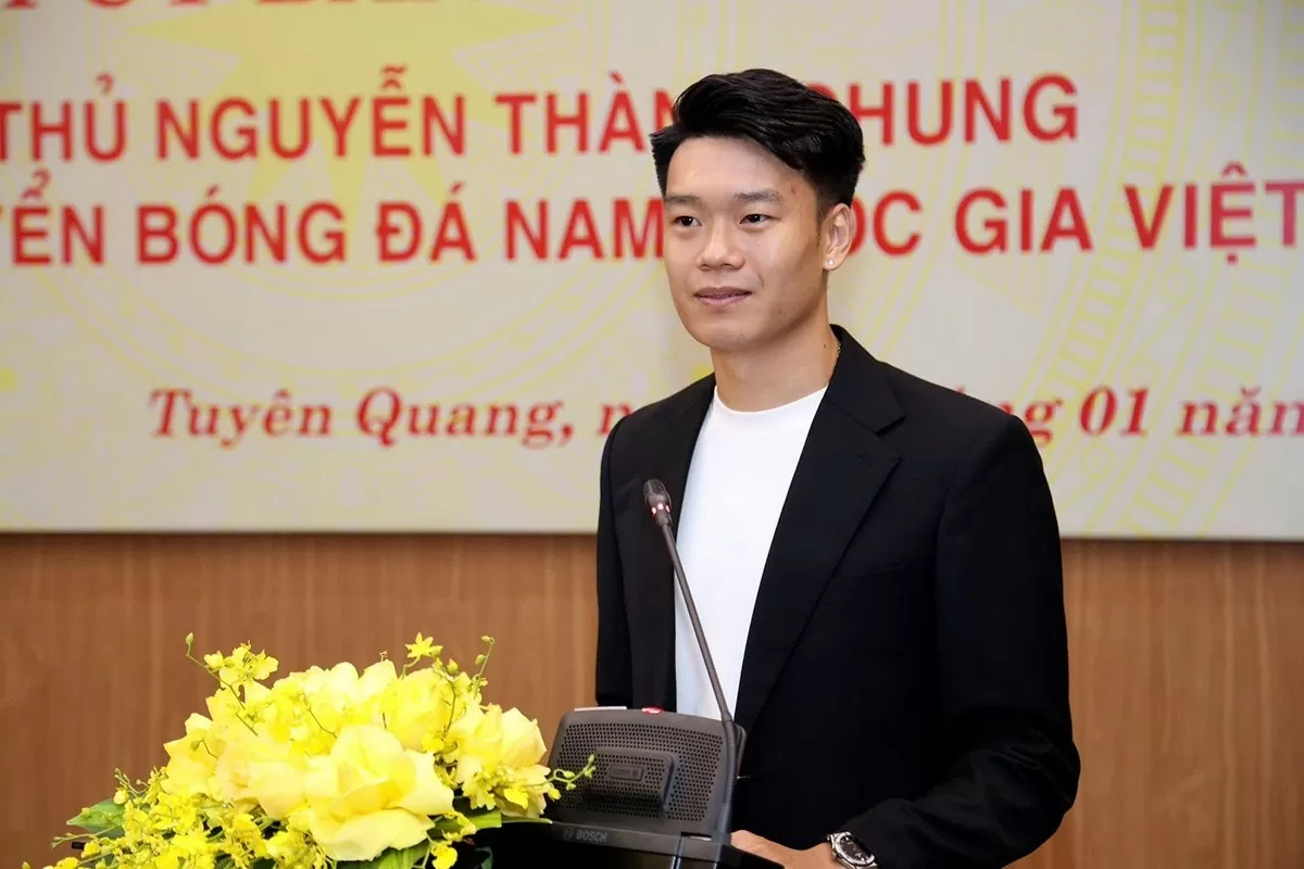 Tuyển thủ Việt Nam trở về quê nhà chung tay ủng hộ đồng bào có hoàn cảnh khó khăn Tuyển thủ Việt Nam trở về quê nhà chung tay ủng hộ đồng bào có hoàn cảnh khó khăn
