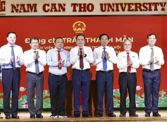 NA Chairman makes education push during visits to Can Tho’s universities