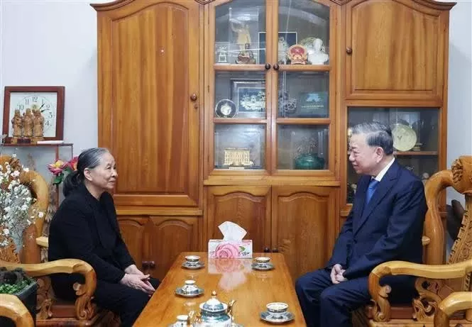 Party General Secretary To Lam pays tribute to late Party chief