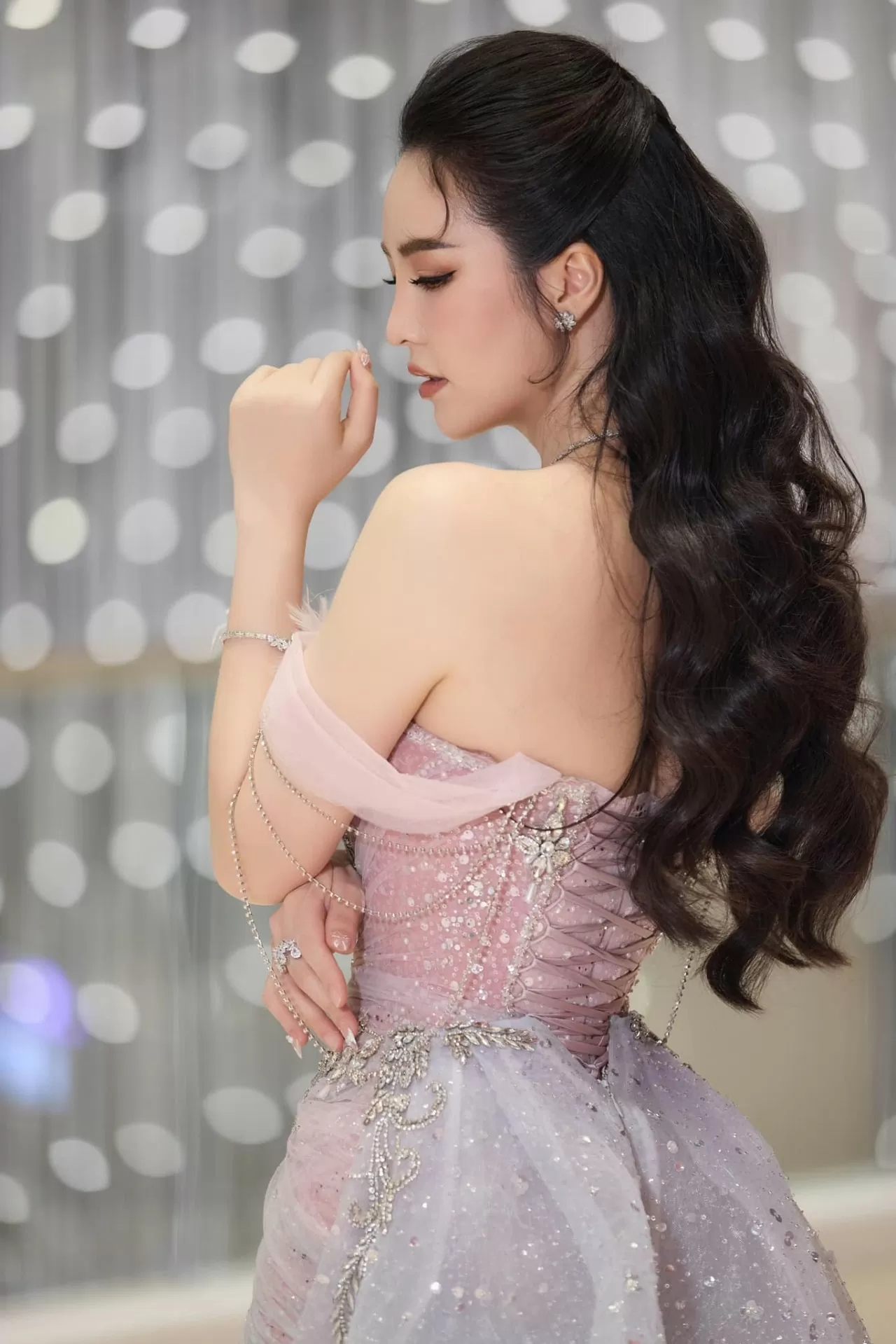 Á hậu Thụy Vân