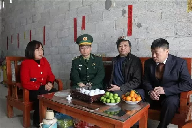 Cao Bang, Soc Trang residents celebrate warm Tet in new homes