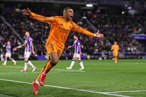 Mbappe ghi 22 bàn trên mọi mặt trận cho Real ở mùa này. Mbappe ghi 22 bàn trên mọi mặt trận cho Real ở mùa này.