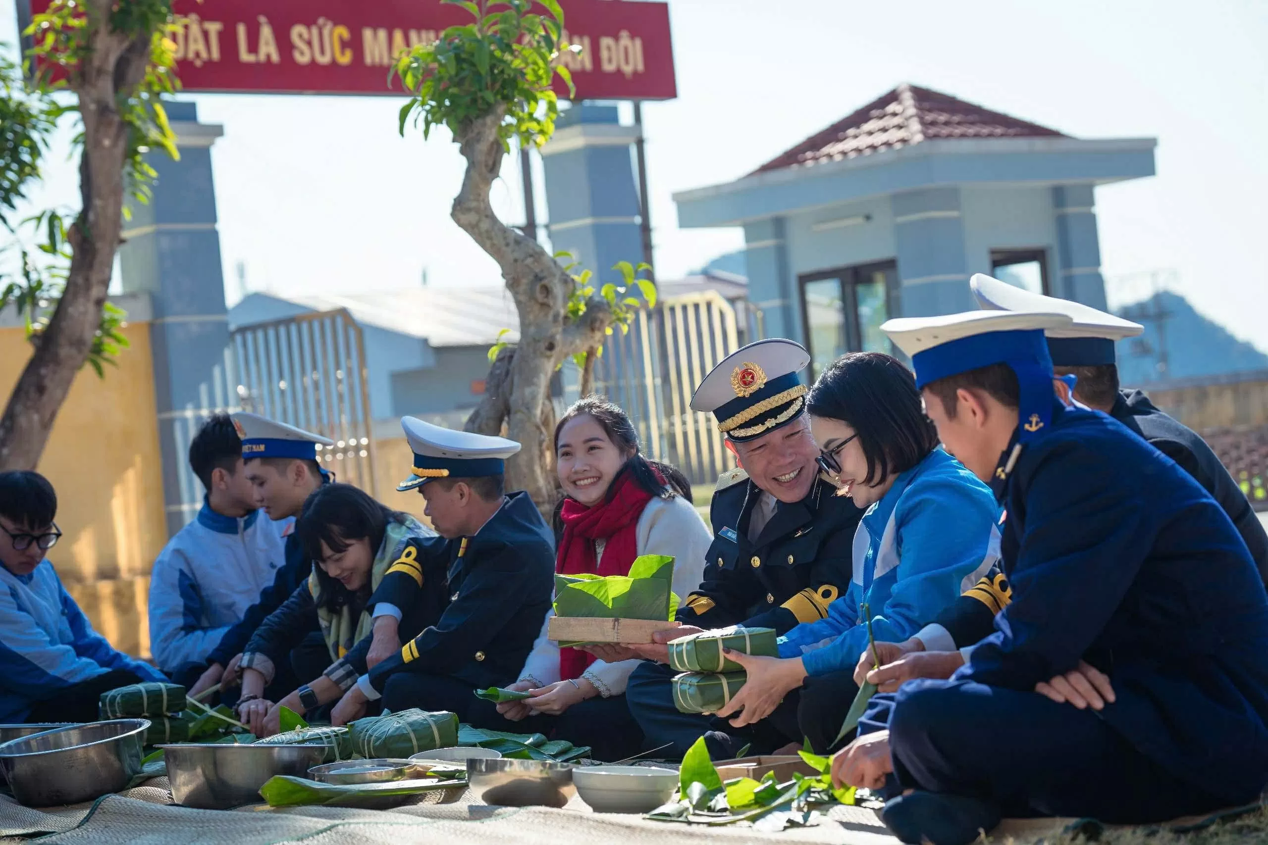 Sẵn sàng chiến đấu cao, quyết tâm bám biển, bám tàu, bám đảo