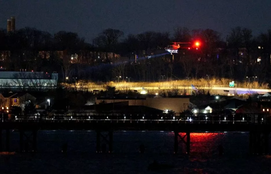 Các đơn vị khẩn cấp làm việc trên sông Potomac vào sáng sớm thứ năm. (Nguồn: Getty Images)