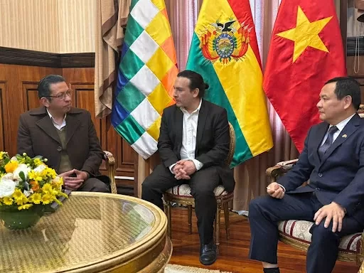 Đại sứ Bùi Văn Nghị trình Thư ủy nhiệm lên Tổng thống Bolivia