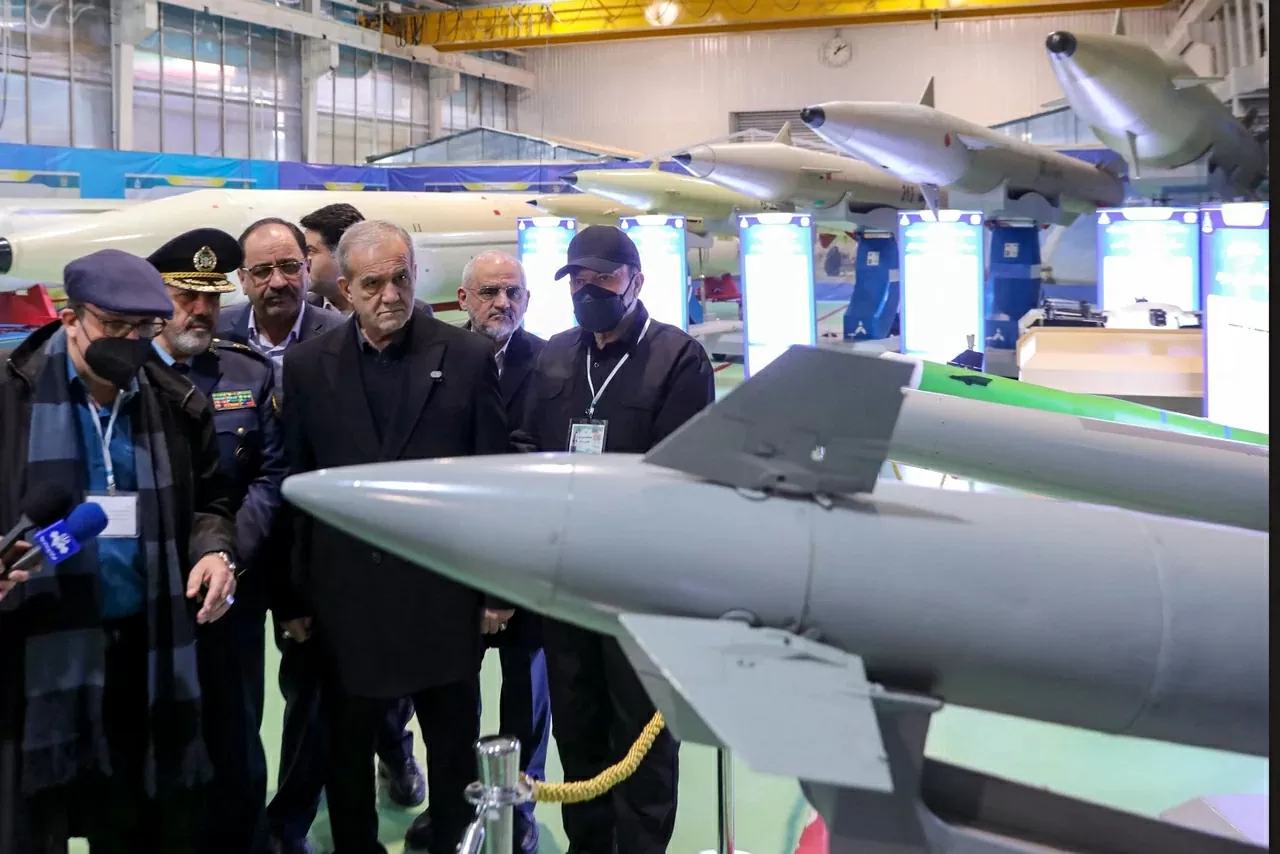 Củng cố năng lực phòng thủ, Iran ra mắt tên lửa đạn đạo Etemad Củng cố năng lực phòng thủ, Iran ra mắt tên lửa đạn đạo Etemad