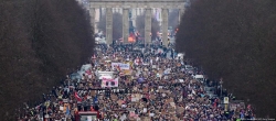 Đức: 160.000 người biểu tình ở Berlin, CDU phá vỡ 'tường lửa', cựu thành viên tuyên bố rời đảng