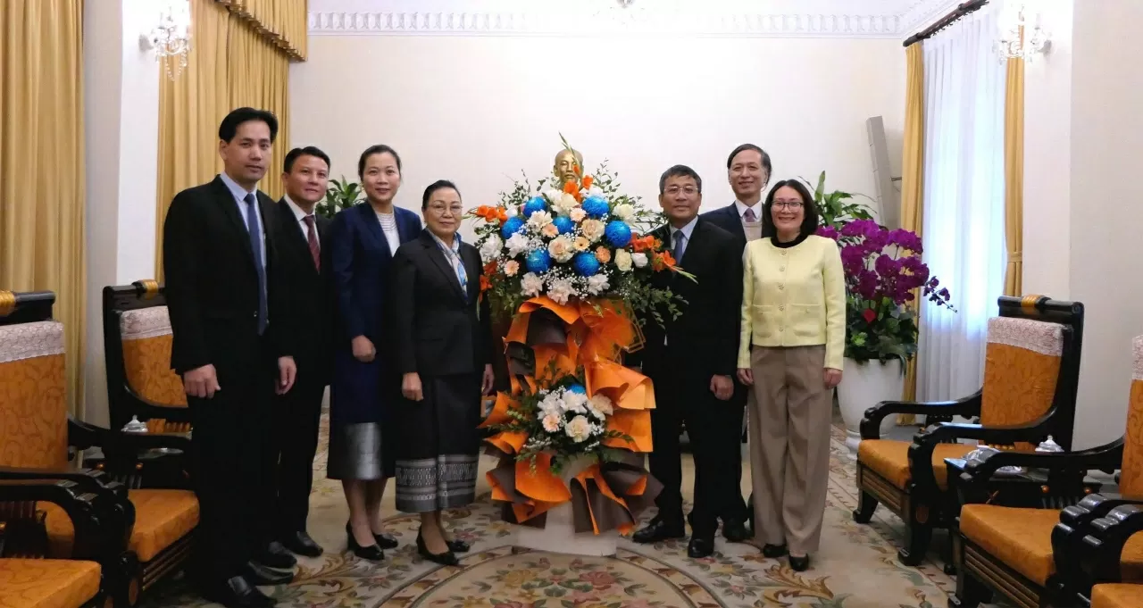 Thứ trưởng Thường trực Nguyễn Minh Vũ đã tiếp Đại sứ Lào tại Việt Nam Khamphao Ernthavanh đến chúc mừng nhân dịp kỷ niệm 95 năm Ngày thành lập Đảng Cộng sản Việt Nam và Tết cổ truyền Ất Tỵ 2025. (Ảnh: Thành Long) Thứ trưởng Thường trực Nguyễn Minh Vũ đã tiếp Đại sứ Lào tại Việt Nam Khamphao Ernthavanh đến chúc mừng nhân dịp kỷ niệm 95 năm Ngày thành lập Đảng Cộng sản Việt Nam và Tết cổ truyền Ất Tỵ 2025. (Ảnh: Thành Long)
