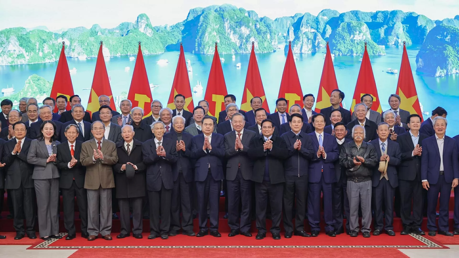 Government holds gathering to celebrate Party's 95th anniversary, Lunar New Year