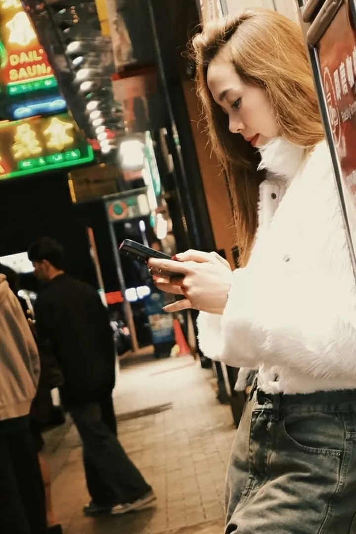 Minh Hằng dạo phố Hong Kong Minh Hằng dạo phố Hong Kong