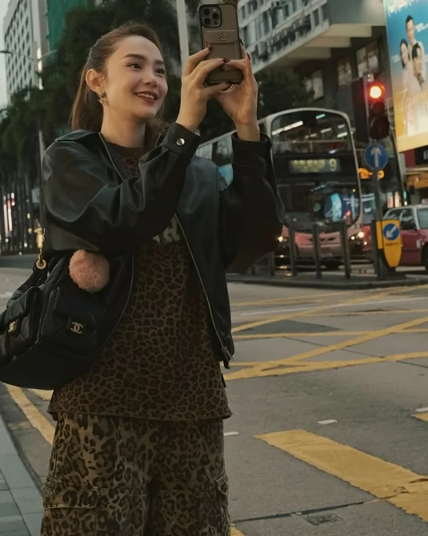 Minh Hằng dạo phố Hong Kong Minh Hằng dạo phố Hong Kong
