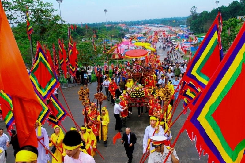 Giỗ Tổ Hùng Vương - Lễ hội Đền Hùng là dịp giáo dục truyền thống, khơi dậy đạo lý “Uống nước nhớ nguồn” và sức mạnh đại đoàn kết dân tộc. (Nguồn: Hà Nội Mới)