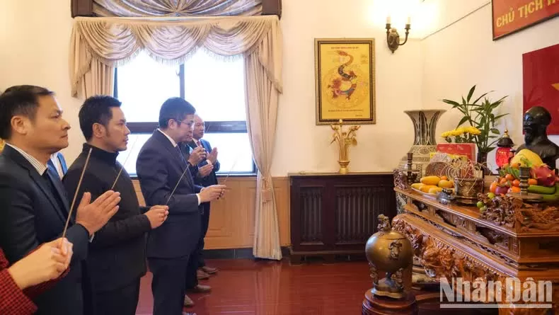 Trang trọng lễ kỷ niệm 95 năm Ngày thành lập Đảng tại Bắc Kinh, Trung Quốc Trang trọng lễ kỷ niệm 95 năm Ngày thành lập Đảng tại Bắc Kinh, Trung Quốc