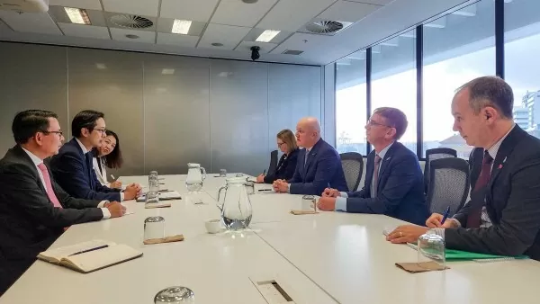 Deputy FM Do Hung Viet co-chaired Vietnam-New Zealand Political Consultation