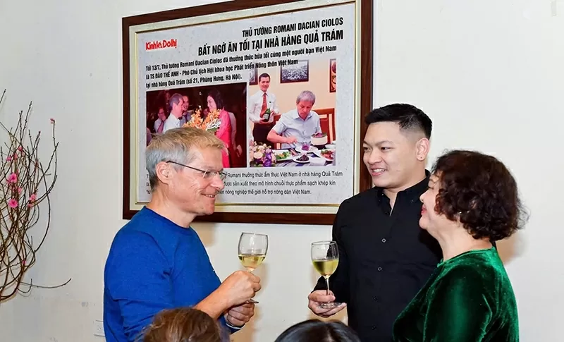 Bà Nguyễn Thị Thuỷ, chủ thương hiệu Nhà hàng Quả Trám ôn lại những kỷ niệm trong chuyến thăm Việt Nam năm 2016 của Thủ tướng Romania.