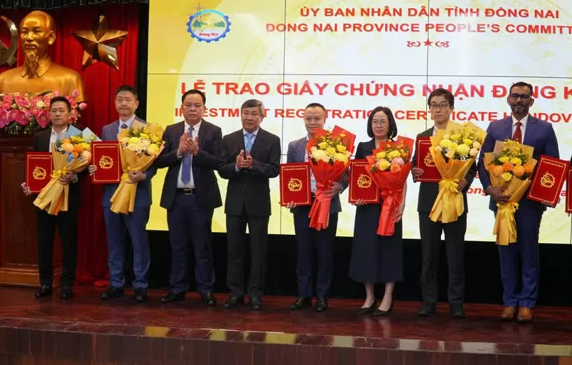 Dong Nai hand overs investment certificates to 14 projects