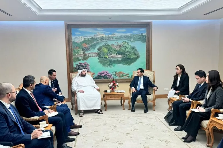 Phó Thủ tướng Bùi Thanh Sơn tiếp Bộ trưởng Đầu tư UAE Mohamed Alsuwaidi - Ảnh: VGP/Minh Ngọc